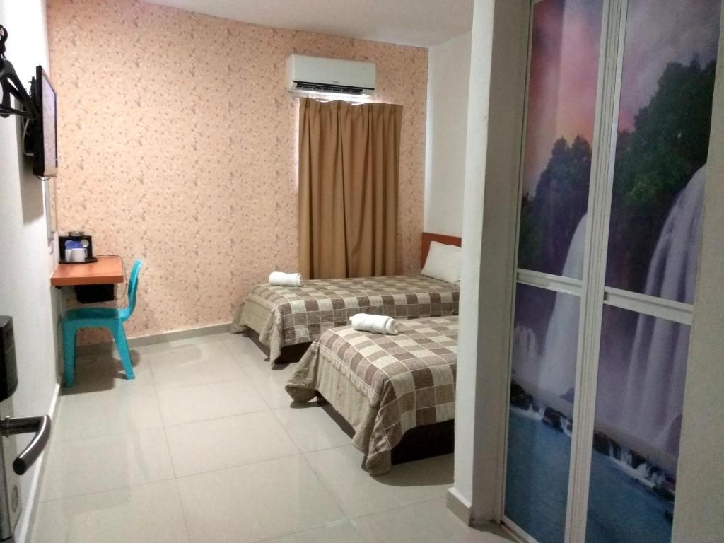Katil atau katil-katil dalam bilik di Aloha Hotel
