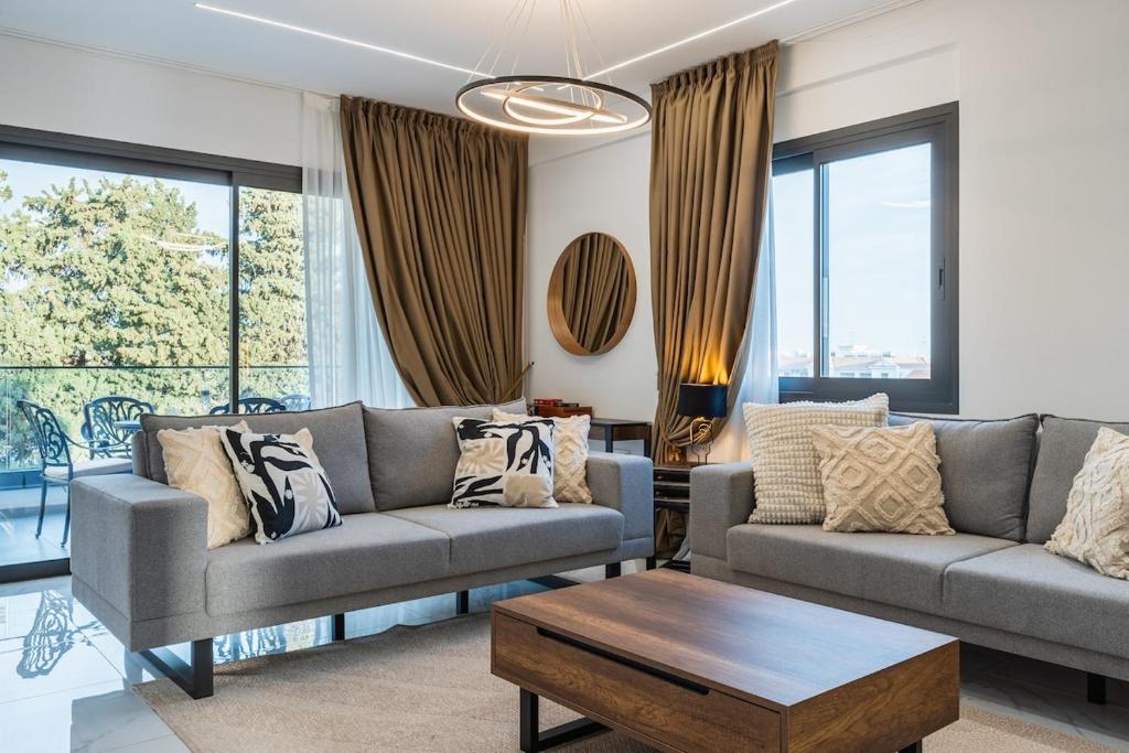 Luxury 2-Bedroom Penthouse with Private Jacuzzi and Sea Views, Limassol ...