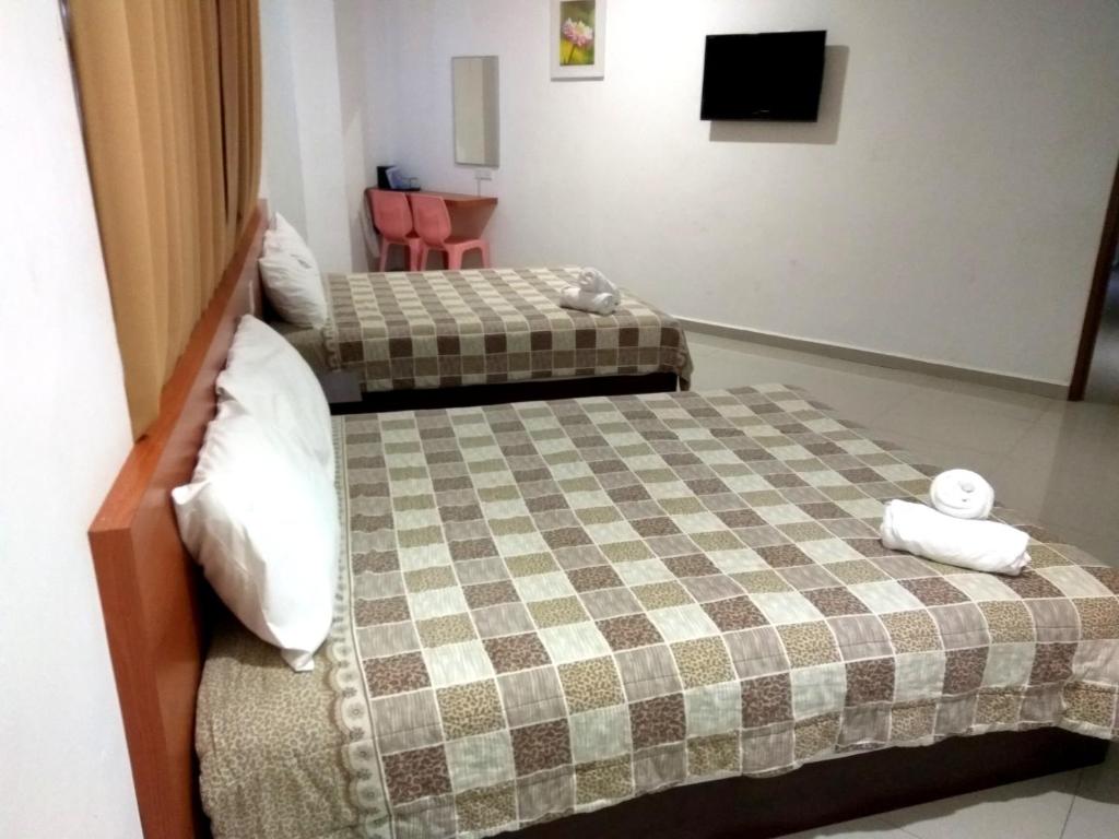 Katil atau katil-katil dalam bilik di Aloha Hotel