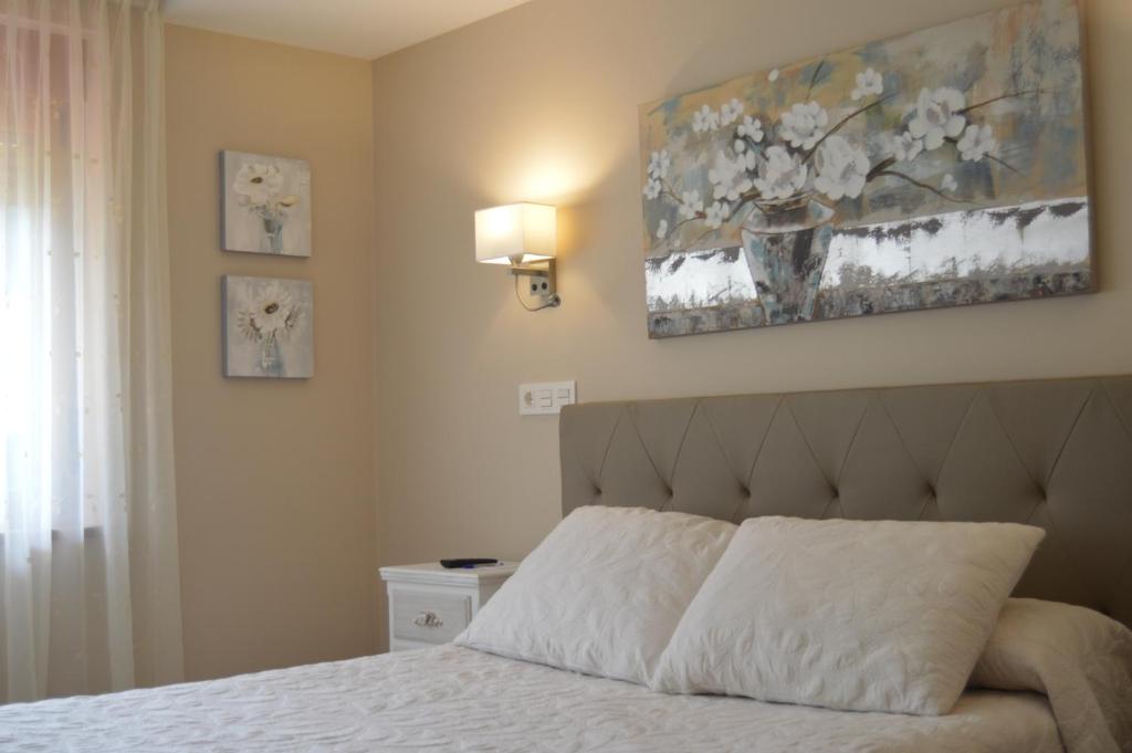 A bed or beds in a room at Hotel el Pinar