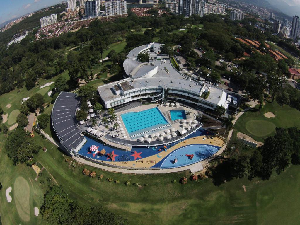 an overhead view of a building with a swimming pool at Club Campestre De Bucaramanga in Bucaramanga