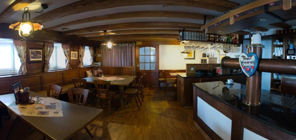 Sohvabaar või baar majutusasutuses Panoramagasthof auf dem Auerberg
