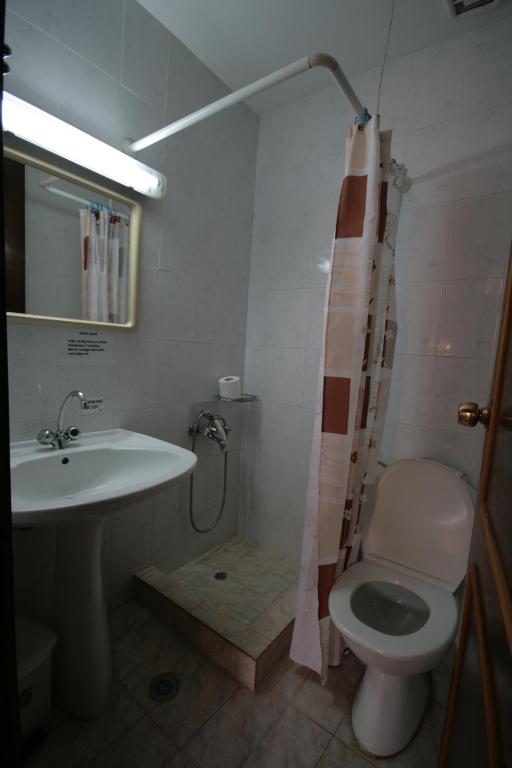 A bathroom at Chania Rooms