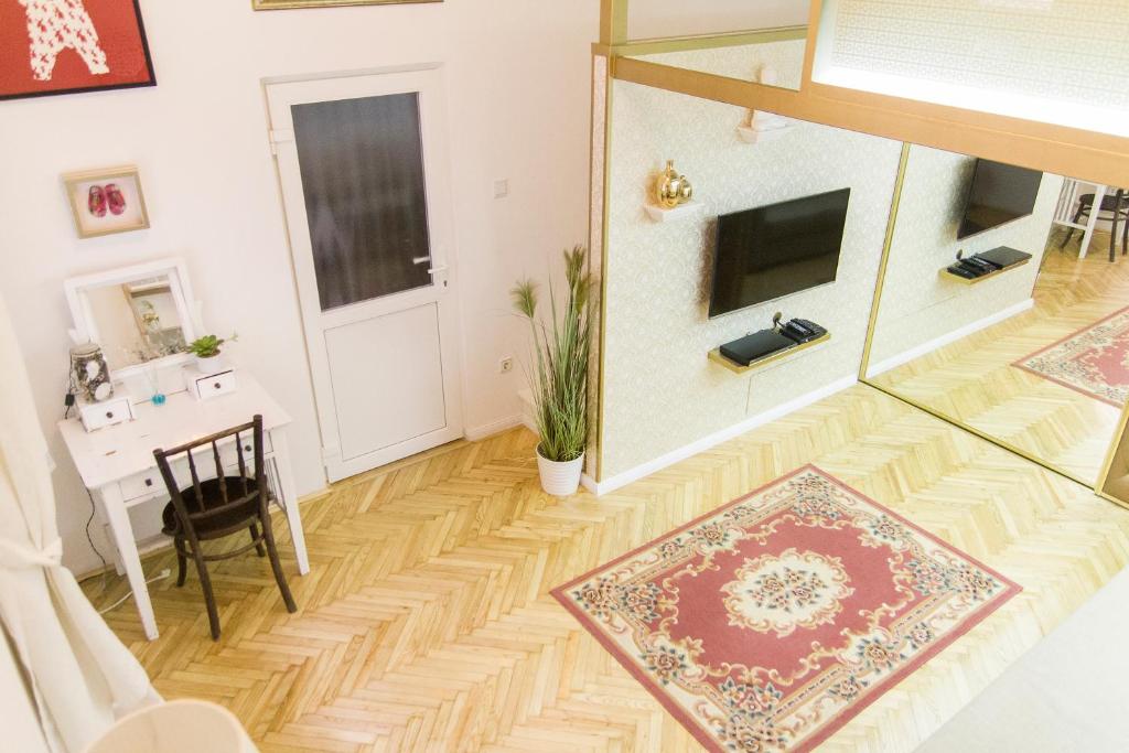 Ava's Champagne Studio 1077 Budapest, 75 Király utca Fsz 6 kép - 1