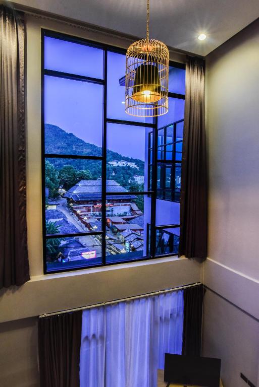 Nespecifikovaný výhled na hory nebo výhled na hory při pohledu z hotelu