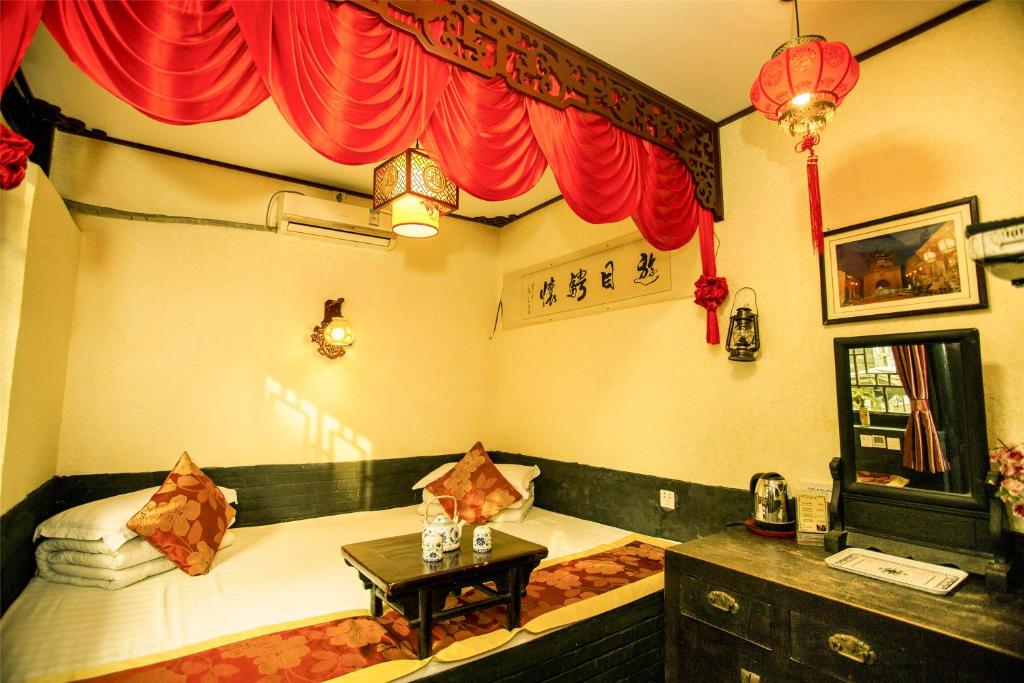 Postel nebo postele na pokoji v ubytování Pingyao Ji Family Courtyard Inn