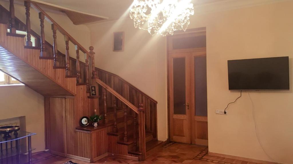 TV a/nebo společenská místnost v ubytování Areguni Guest House