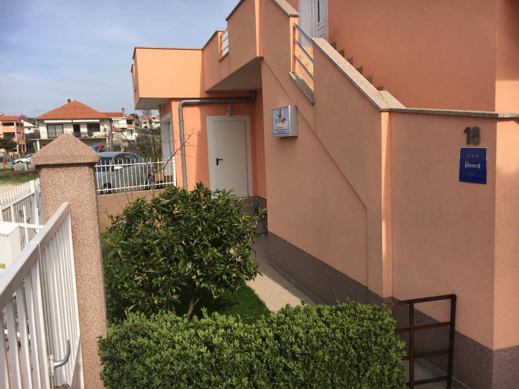 Budova, v ktorej sa apartmán nachádza
