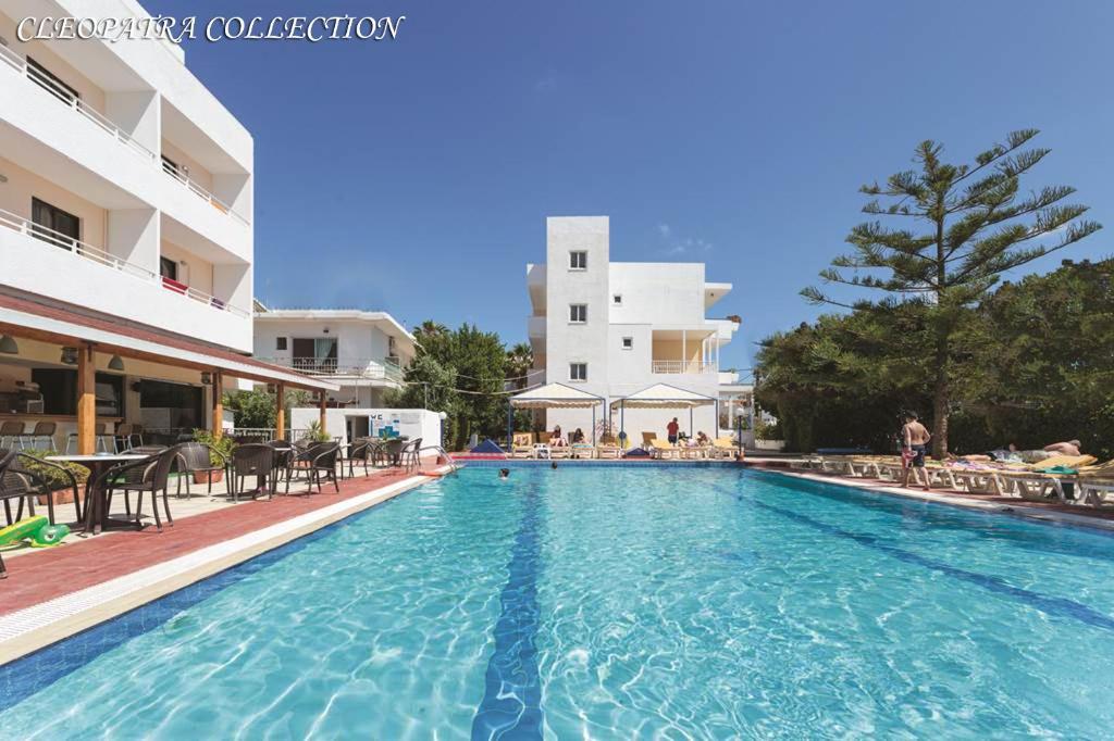Bazén v ubytování Cleopatra Classic Hotel nebo v jeho okolí
