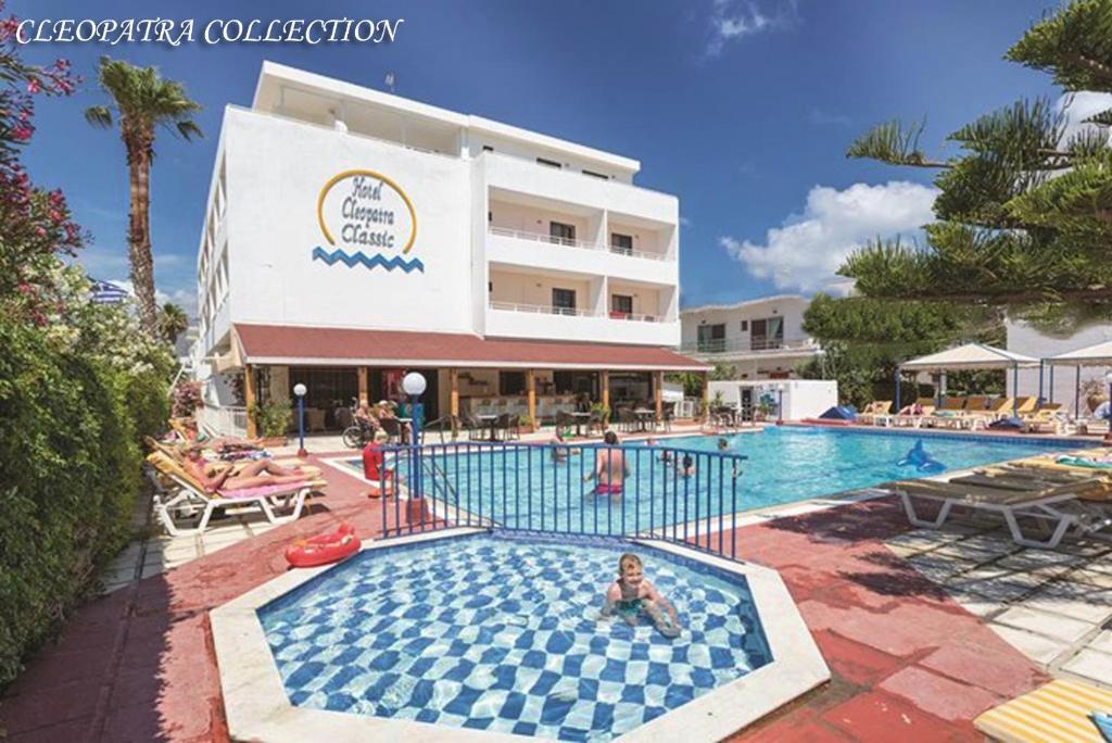 Bazén v ubytování Cleopatra Classic Hotel nebo v jeho okolí