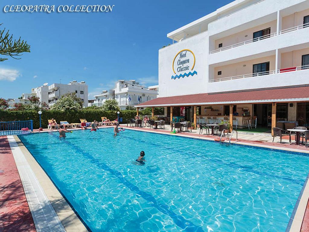Bazén v ubytování Cleopatra Classic Hotel nebo v jeho okolí