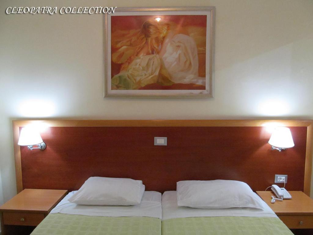 Postel nebo postele na pokoji v ubytování Cleopatra Classic Hotel