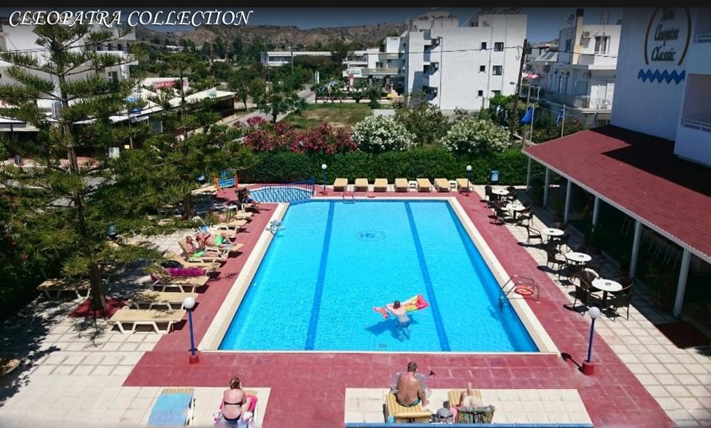 Bazén v ubytování Cleopatra Classic Hotel nebo v jeho okolí