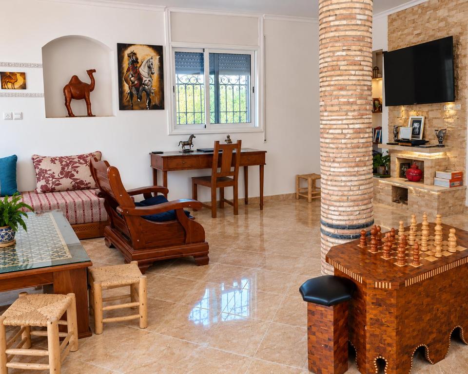 Marrakesh Rooftops Dar Mirleft Villa Traditionnelle avec Jardin, Rooftop Vue Mer et Plage ...