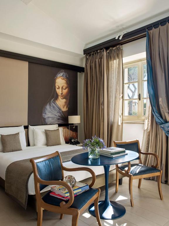 Attic Junior Suite with Spa Access — room photograph
