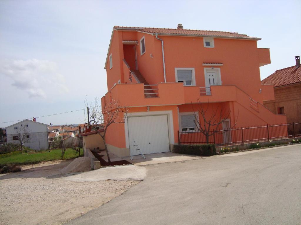 Budova, v ktorej sa apartmán nachádza