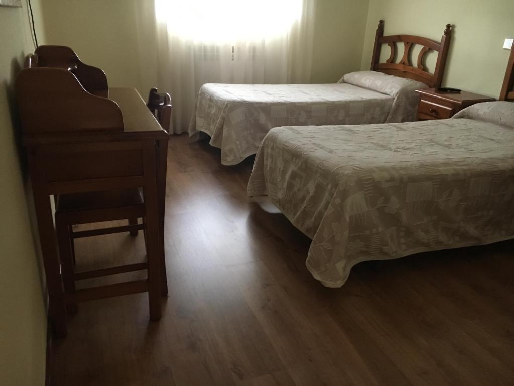 Postel nebo postele na pokoji v ubytování Hostal El Pinar
