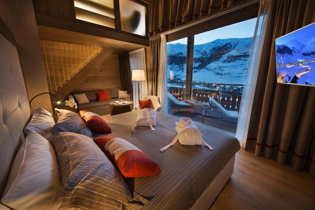 Nespecifikovaný výhled na hory nebo výhled na hory při pohledu z hotelu