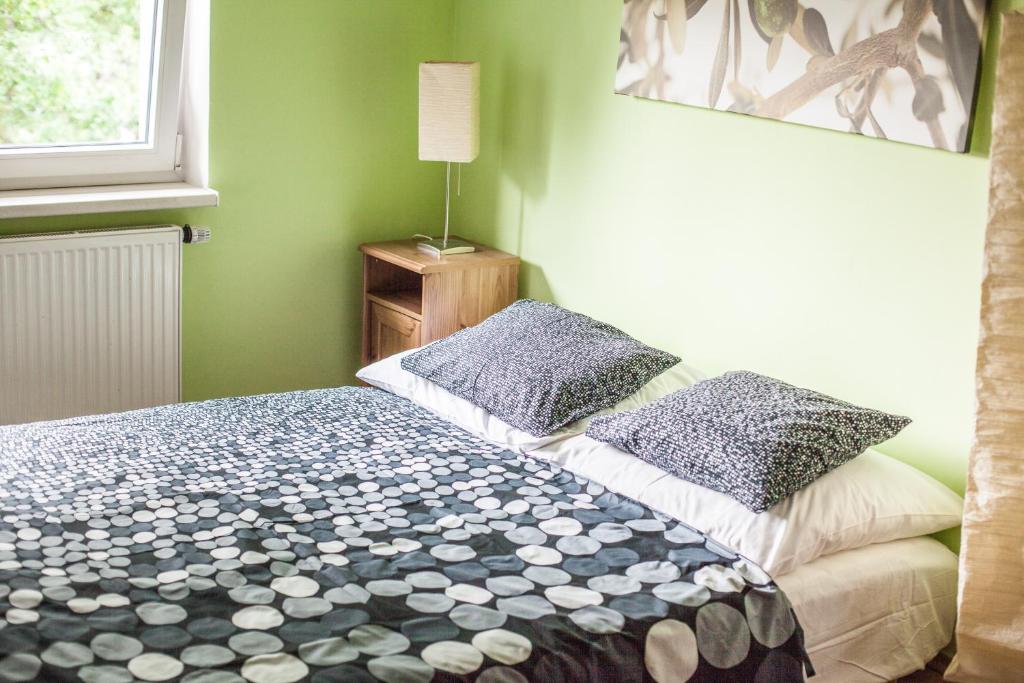 Postel nebo postele na pokoji v ubytování Apartmány U Červeného stromu