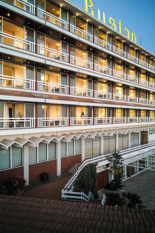 Balkón nebo terasa v ubytování Hotel Al Bustan