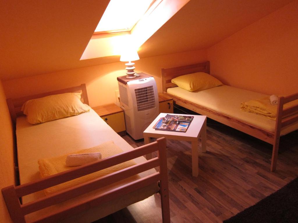 Postel nebo postele na pokoji v ubytování Hostel Taso's House
