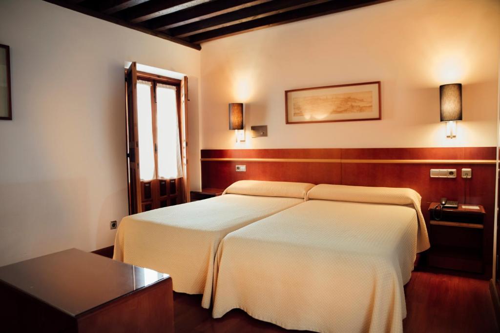 Hotel Santa Isabel - 11