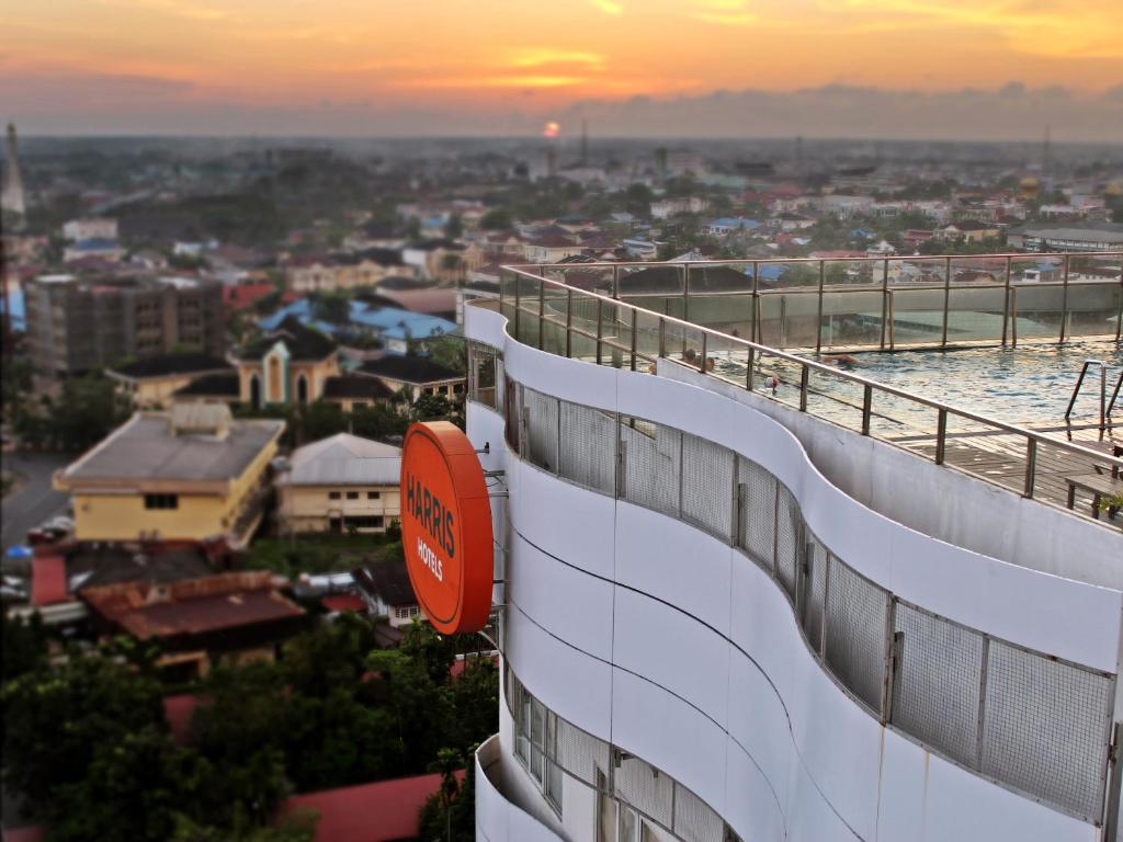 Východ nebo západ slunce při pohledu z hotelu nebo okolí