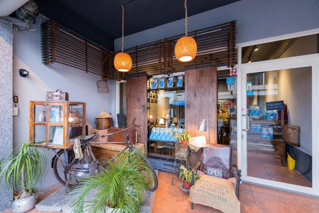 a store front with a bike parked in front of it at Good Farming Day B&B in Chishang