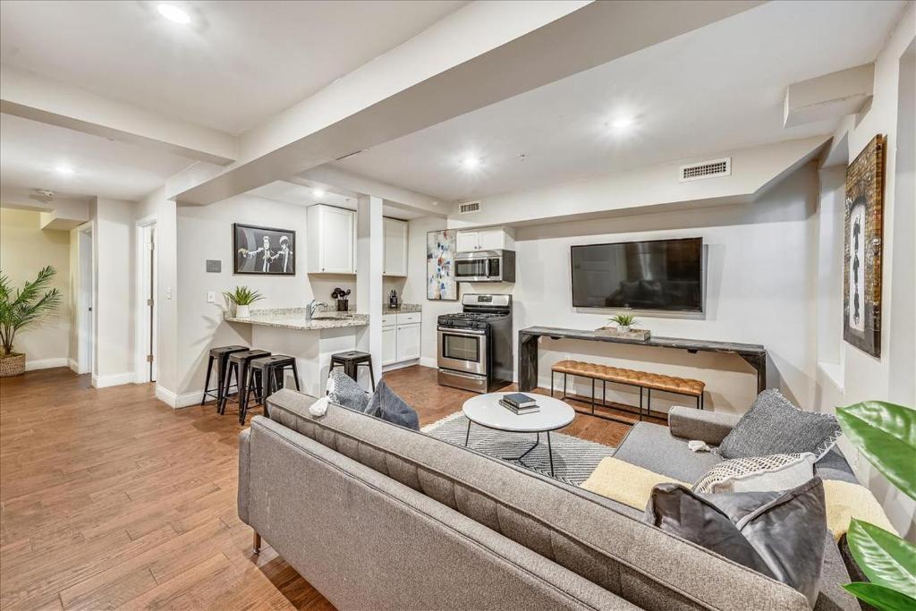 Bright Contemporary Escape, Boston (updated prices 2027)