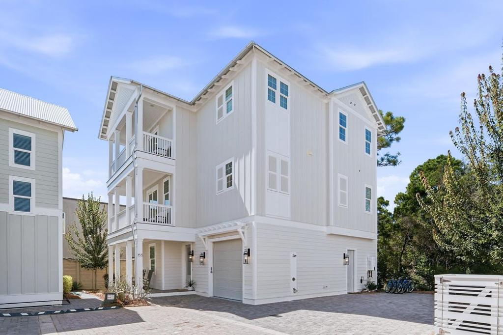 Luxury Home, Gourmet Kitchen, Sleeps 14, Balconies,Community Pool ...