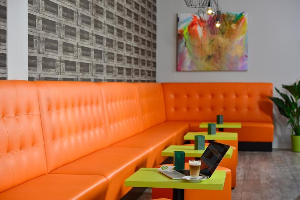 Posezení v ubytování SleepySleepy Hotel Gießen