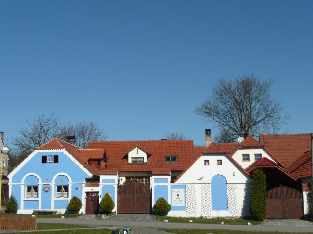 a group of houses with red roofs at Bydleni u Babicky in Bratronice