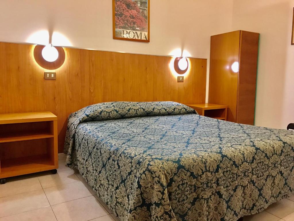 Postel nebo postele na pokoji v ubytování Hotel Fiorenza