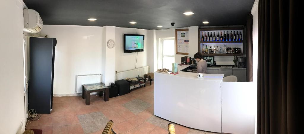 TV a/nebo společenská místnost v ubytování Hotel Mon Caprice
