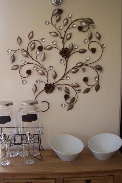 a metal tree on the wall with two bowls on a counter at Lazy Days in Whitby
