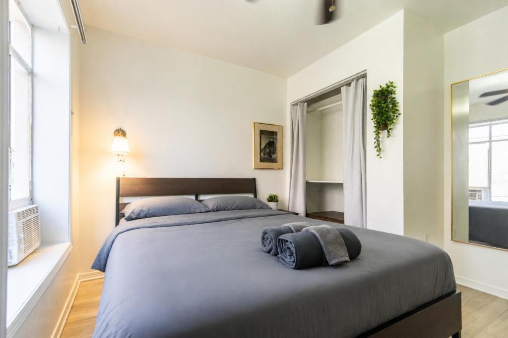 Affordable Bright Room and Private Entry, Prime USC - DCC4, Los Angeles ...