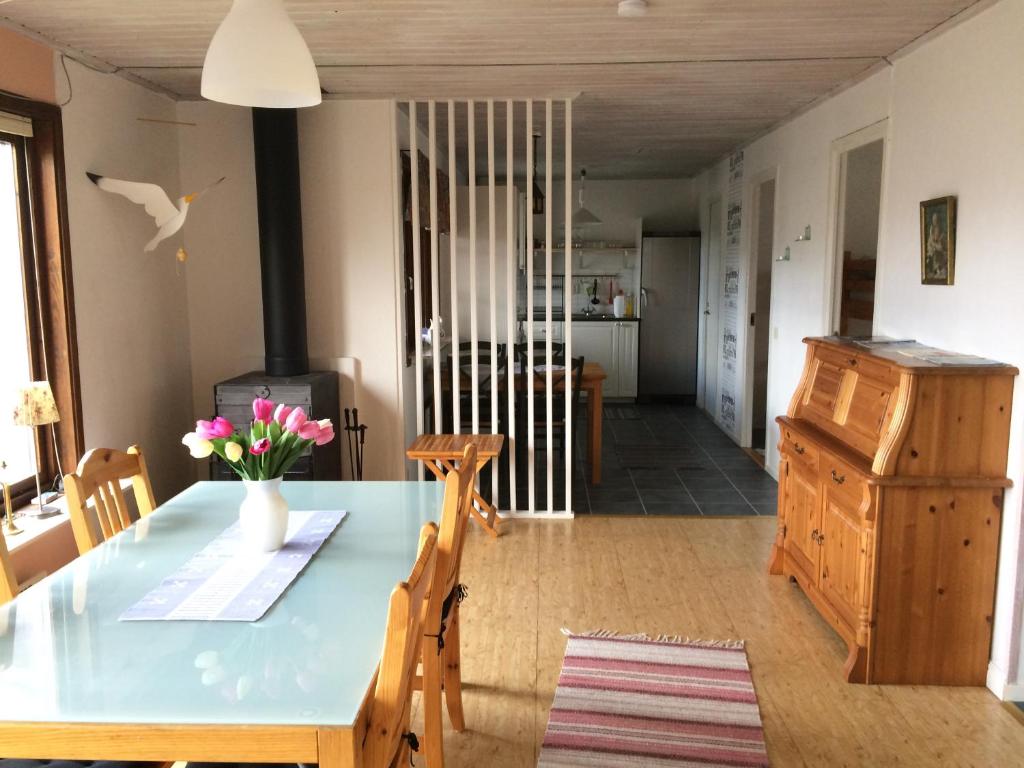 Kuchyň nebo kuchyňský kout v ubytování Tuvagård B&B Vindhästar