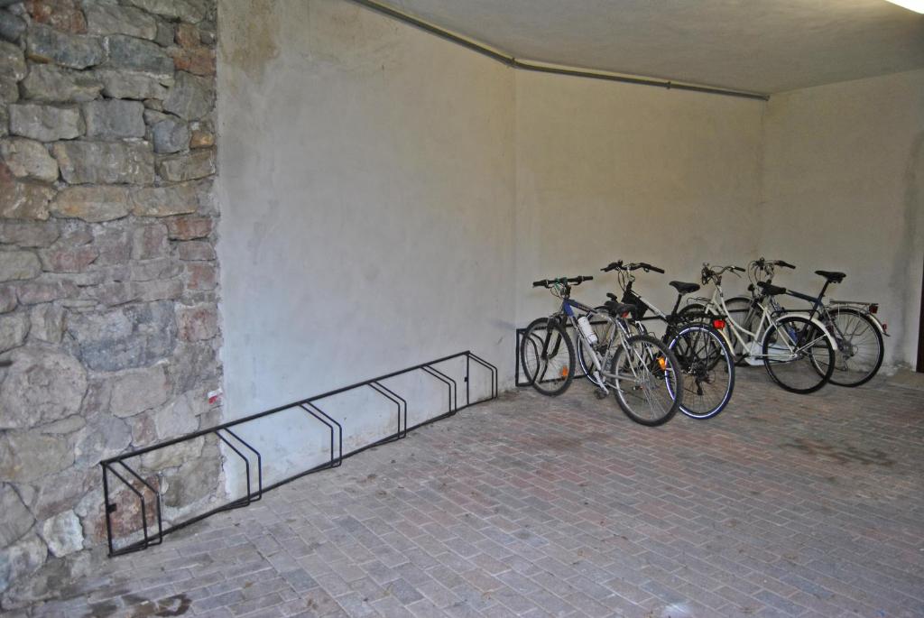 Jízda na kole v ubytování Hotel Garnì Delle Rose nebo okolí