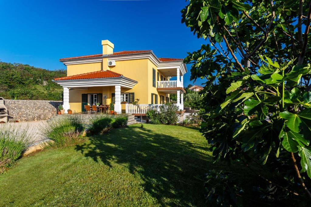 Vonkajšia záhrada v ubytovaní Villa Mirela