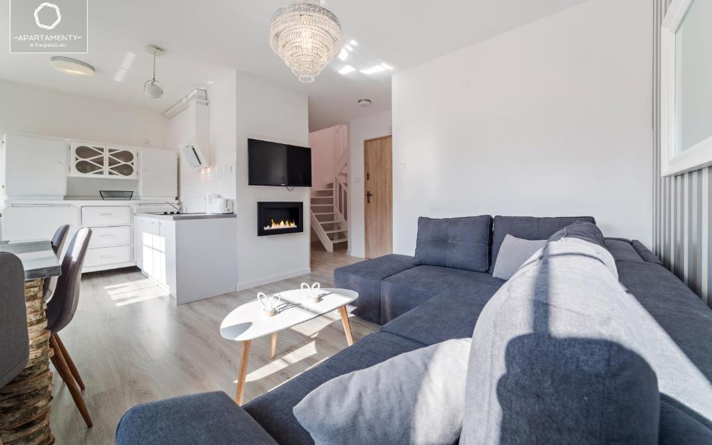 Kuchyňa alebo kuchynka v ubytovaní Wonder Home - Apartamenty w spokojnej okolicy, z widokiem na góry