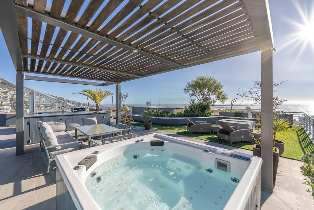 Picture-perfect Penthouse with 360-degree views, Cape Town (updated ...