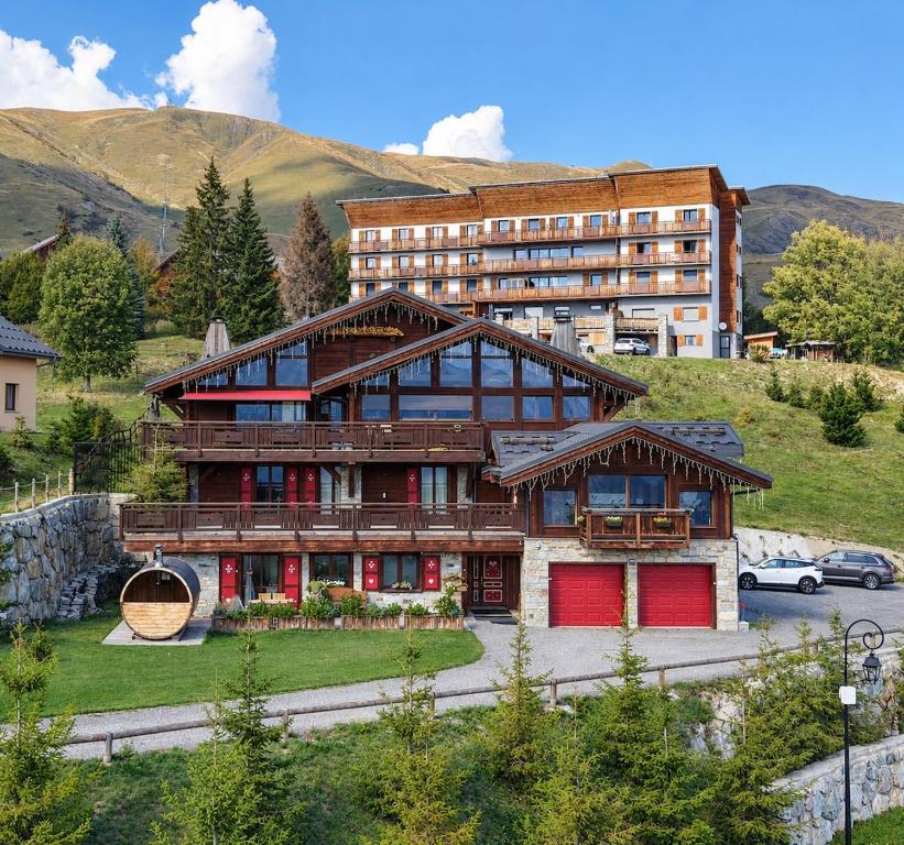 Le Grand Café Opéra Sauna Vue Aiguilles d'Arves, La Toussuire (updated ...
