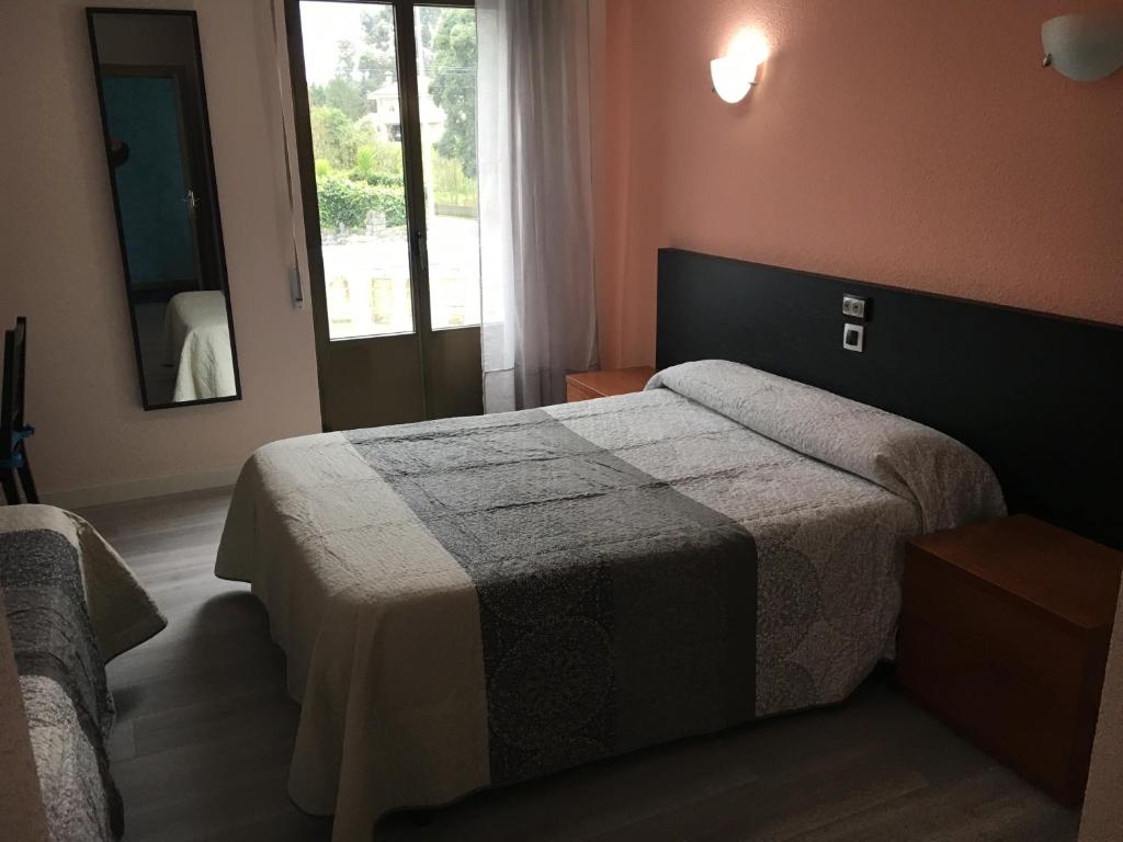 A bed or beds in a room at Hotel Azcona
