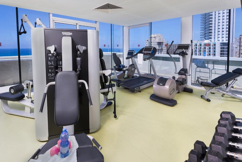 Fitness centrum a/nebo fitness zařízení v ubytování Leonardo Plaza Netanya Hotel