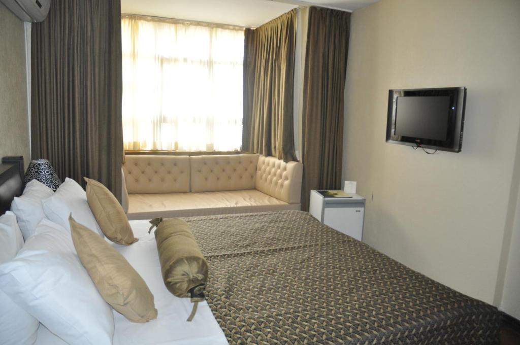 Ulasan Hotel Caravan Camping - Quarto Duplo Com Vista Para O Lago