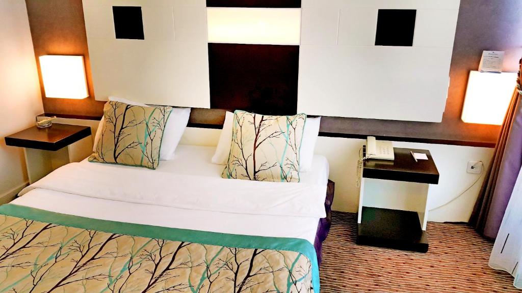 Postel nebo postele na pokoji v ubytování Blue Garden Hotel