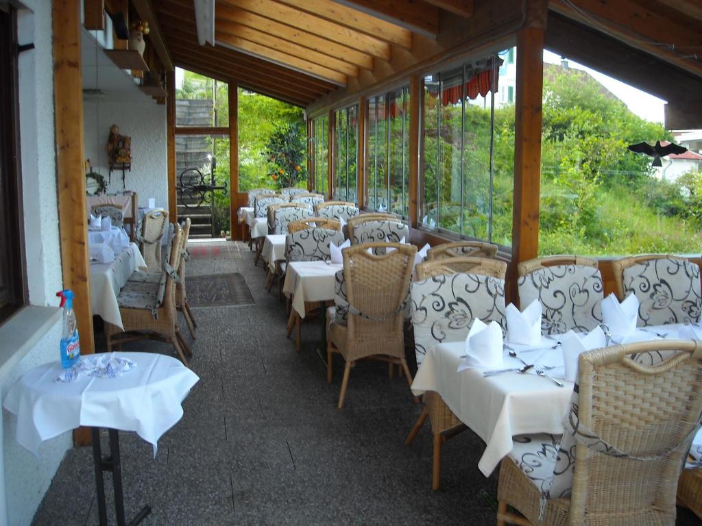 Restoran või mõni muu söögikoht majutusasutuses Hotel Sonnenhof