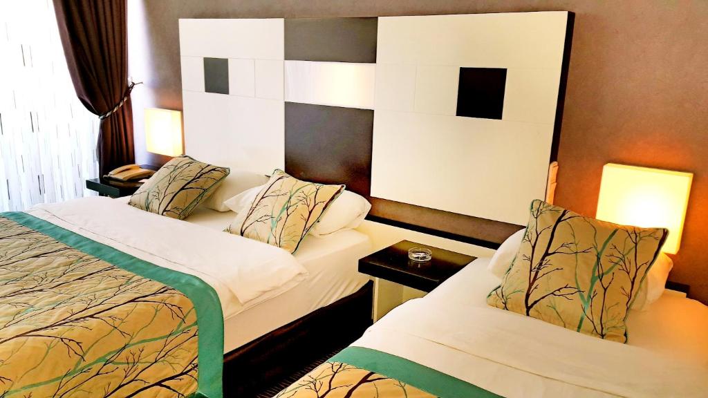 Postel nebo postele na pokoji v ubytování Blue Garden Hotel