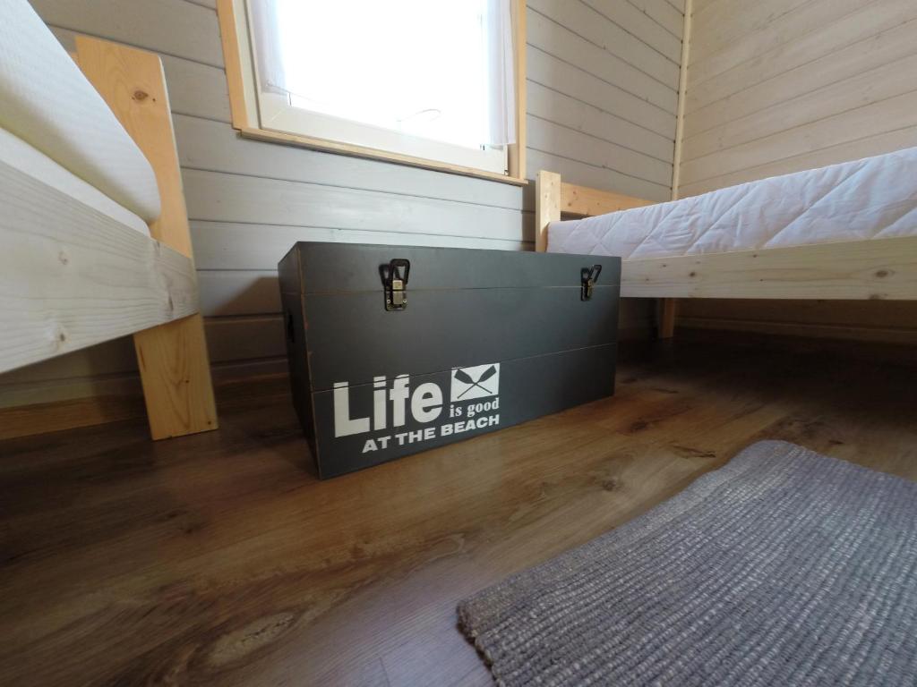Łóżko lub łóżka w pokoju w obiekcie By The Sea Lodges