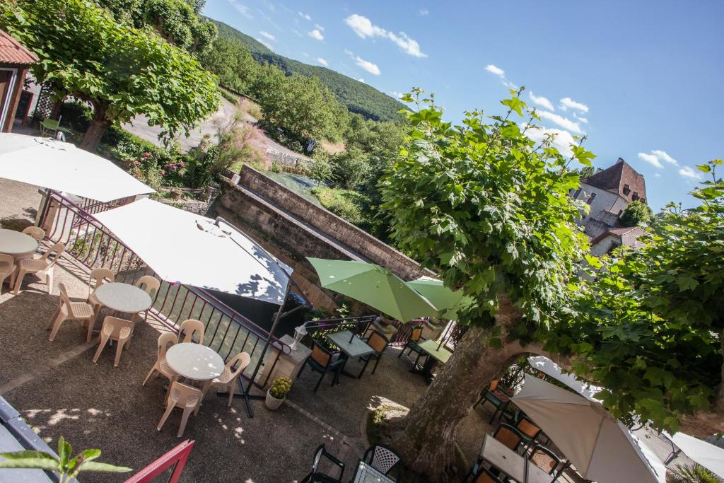 Nespecifikovaný výhled na hory nebo výhled na hory při pohledu z hotelu